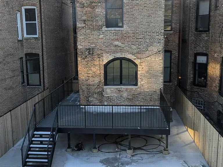2150 W Monroe St — Photo 100