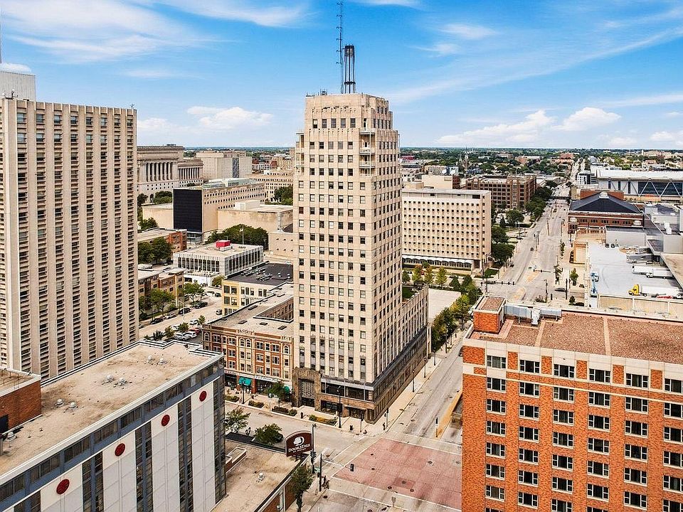 1st image of 606 W Wisconsin AVENUE #1801
