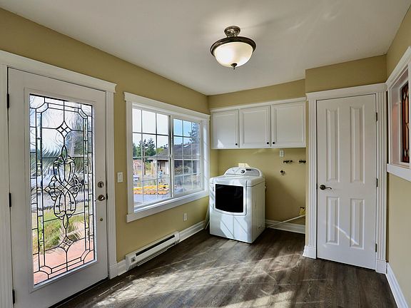 Entry area and utility room