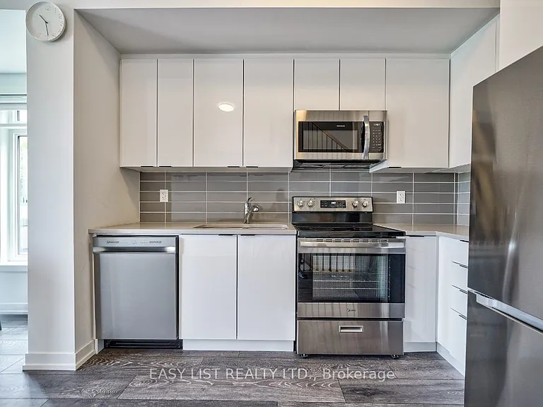 27 Spruce Pines Cres — Photo 7