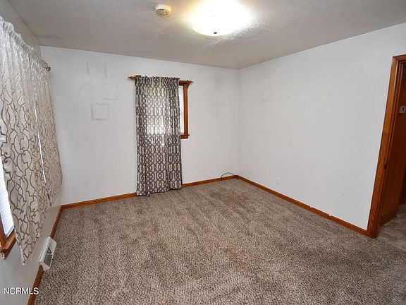 3rd image of 182 Scott Street