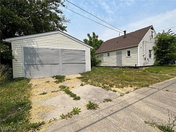 4th image of 3634 E 118th St