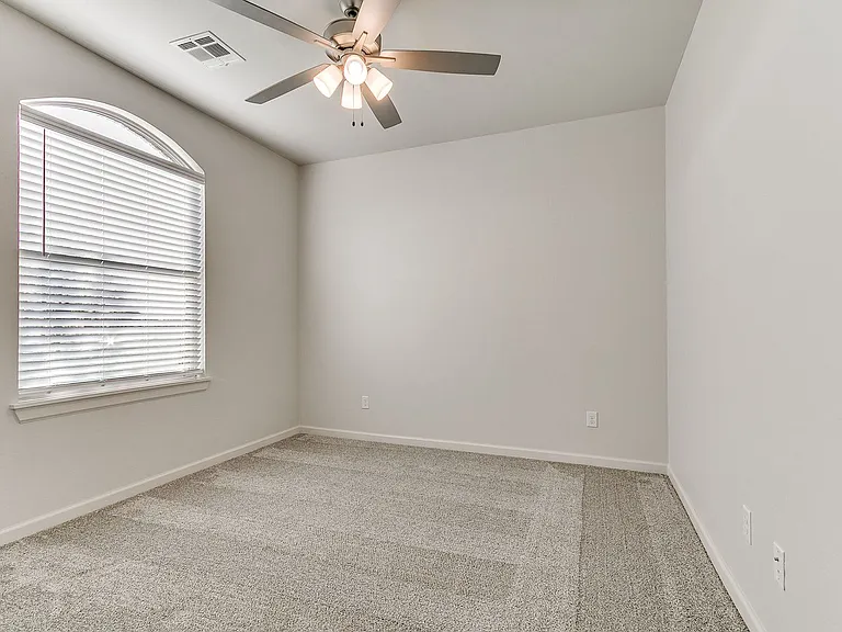 16025 Zamora Ln — Photo 9