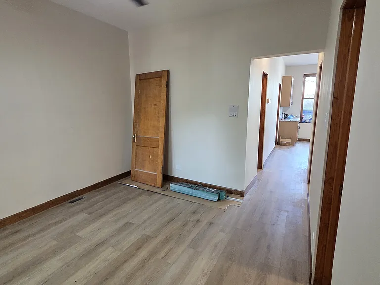 2338 W Iowa St #1R — Photo 7