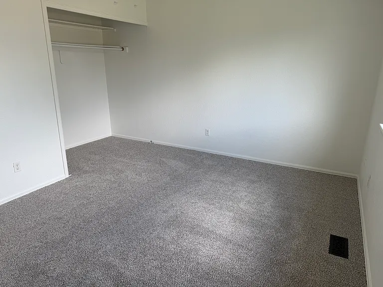 2185 Heathercrest Dr — Photo 12