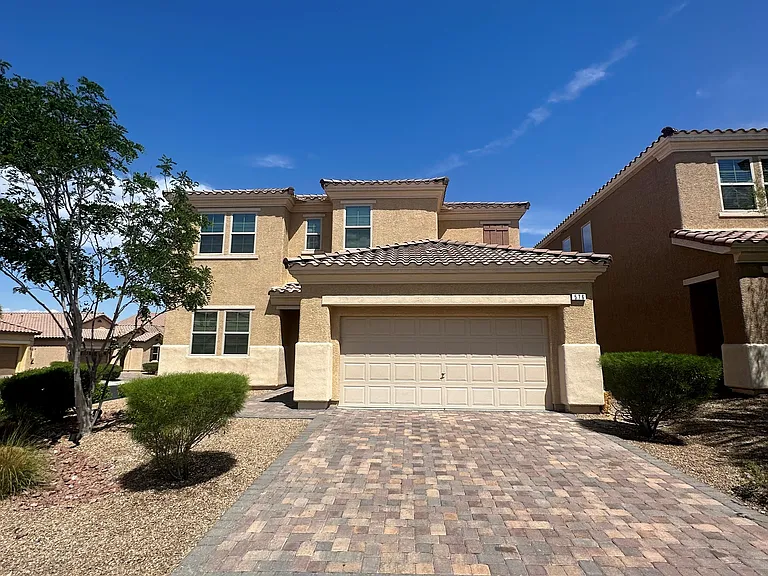 576 Glassford Ct — Photo 1
