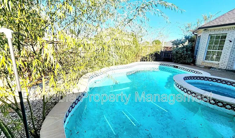 1185 Len Mar Dr — Photo 1