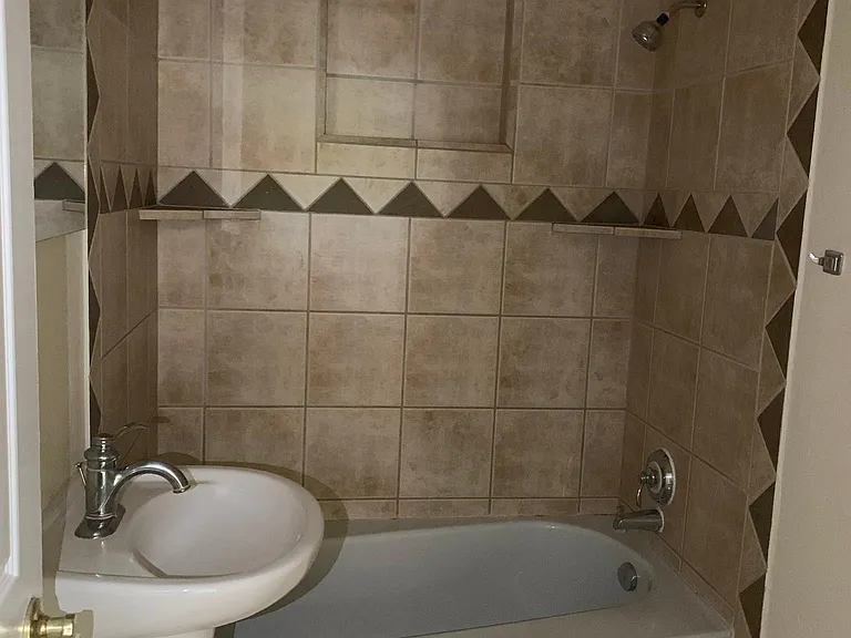 1474 E Hedrick Dr — Photo 18