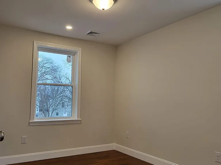 26 Taylor St — Photo 7