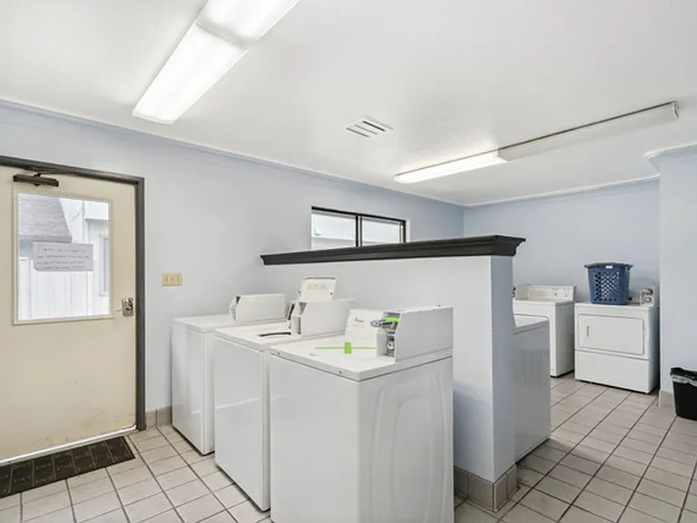 Sequoia Apartments 3 MONTHS FREE RENT on 3 and 4 bedroom townhomes — Photo 20