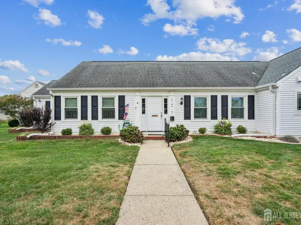 214 Mayflower Way #A, Monroe Township, NJ 08831