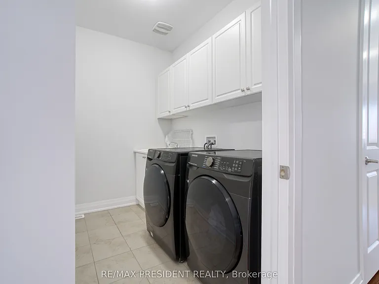 142 Prince Charles Cres — Photo 25