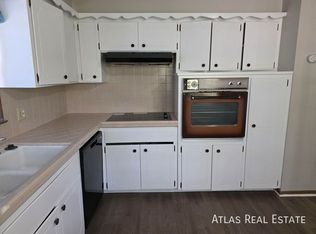 8424 Travis Ln, Overland Park, KS 66212