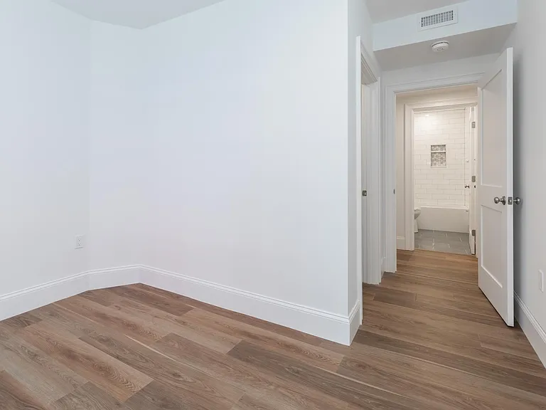143 E Cottage St #1 — Photo 15