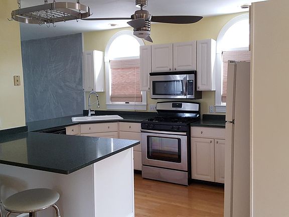 Stainless gas stove and stainless microwave