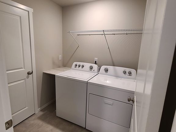 3rd image of 3903 Boxcar Ct NE