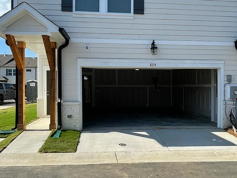 804 Lew Dr — Photo 3