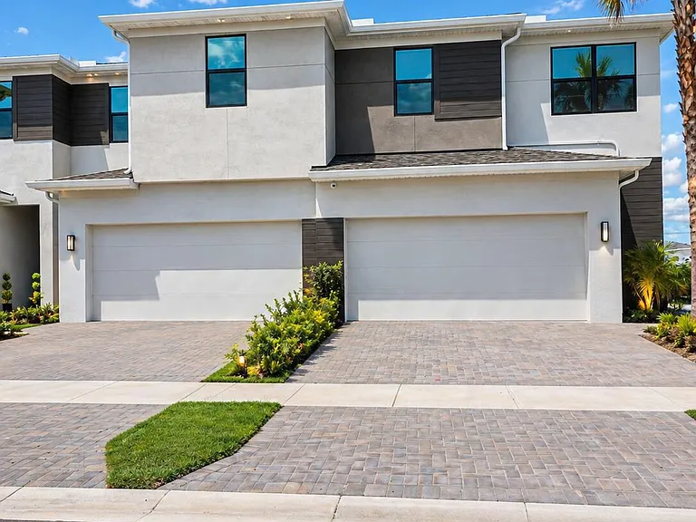 14162 SW Thorens Dr — Photo 2