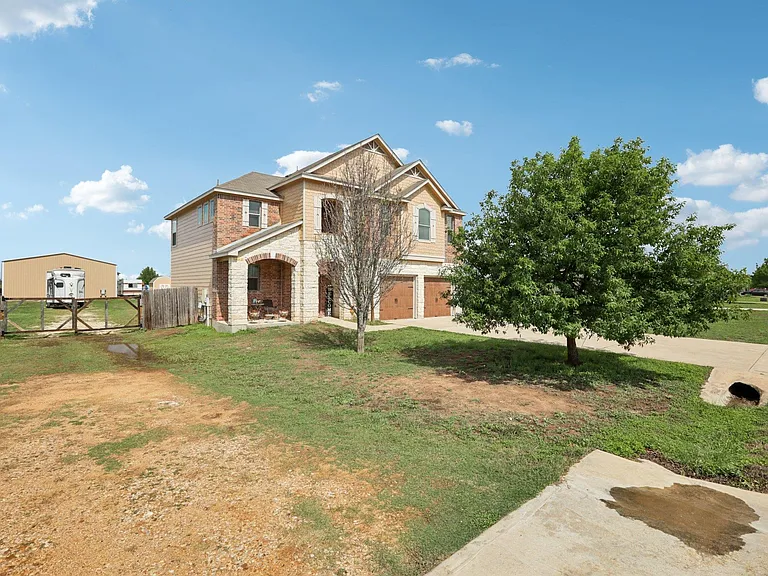 132 Brittany Ln — Photo 4