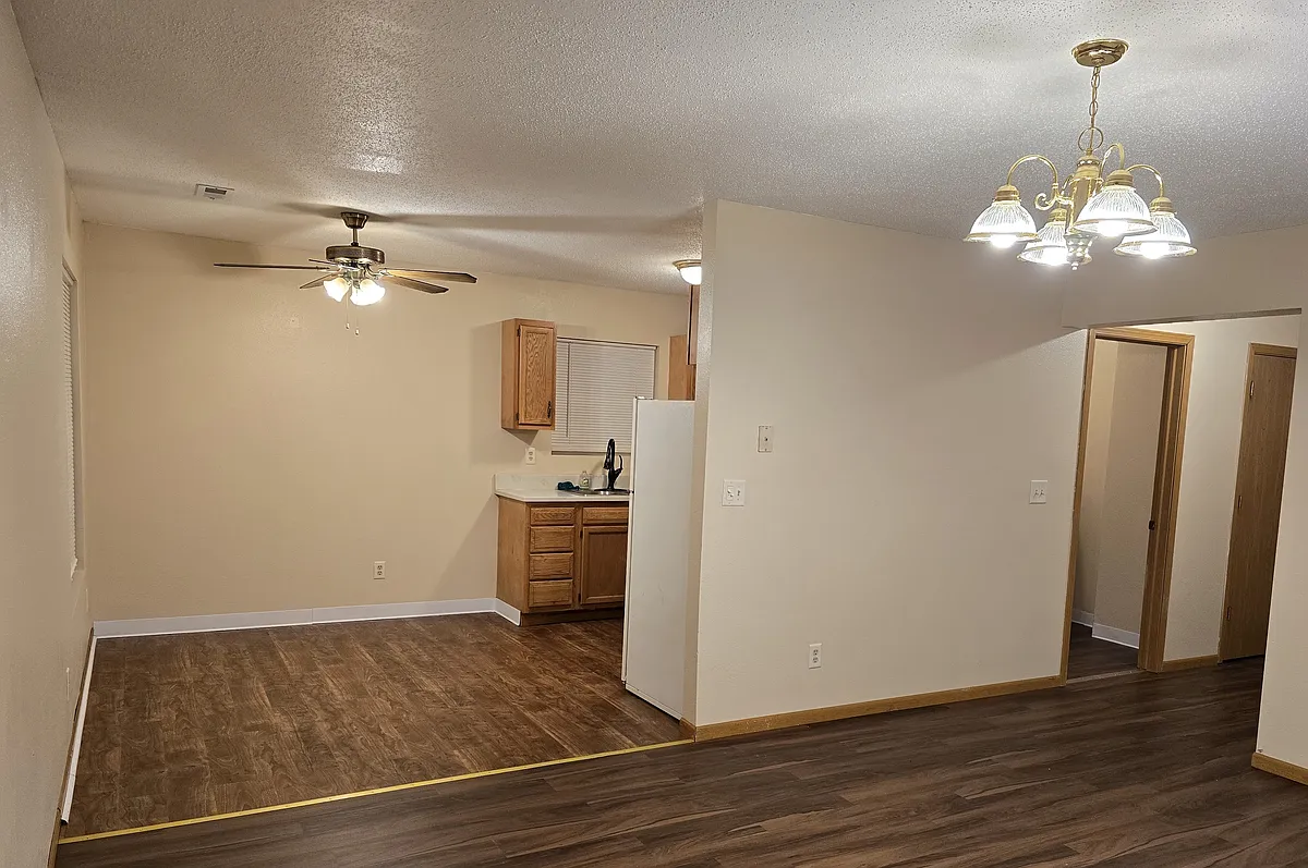 Building Photo - 1113 2nd Ave #3