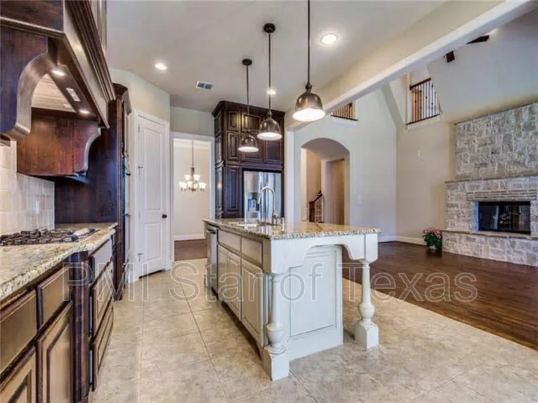 7509 Rockyford Dr — Photo 8
