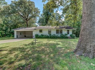961 Garrison Dr, Lufkin, TX 75901