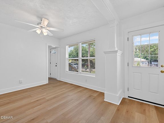 4th image of 285 Roosevelt Dr