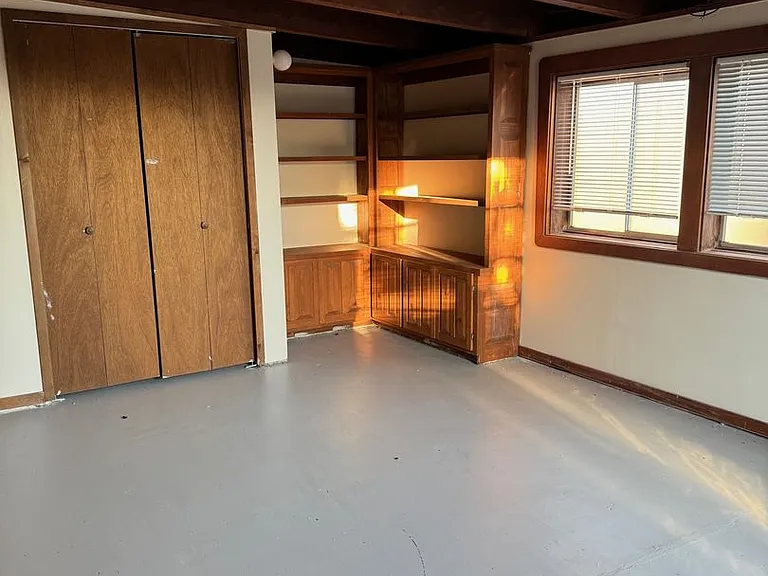 2210 W Alameda St — Photo 17