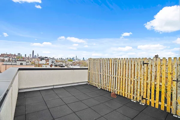 Sold by Daniel Gale Sotheby's International Realty | media 9