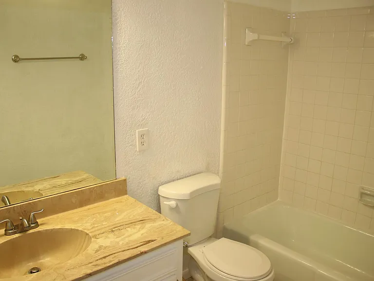 109 Delores St #K — Photo 14