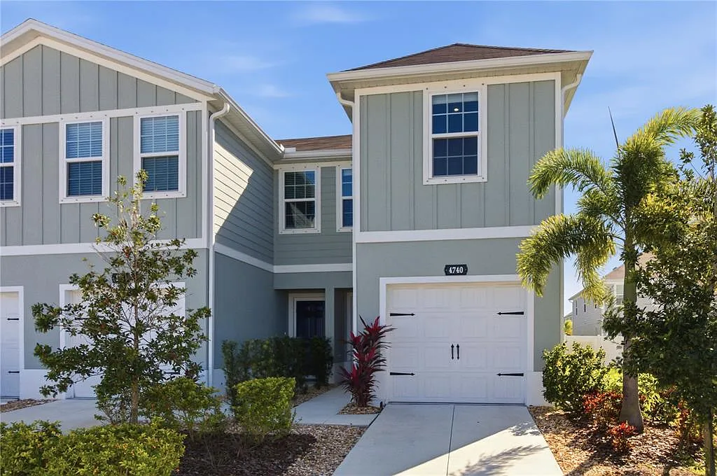 3 bed, 2.5 bath, 1431 sqft, $2,200 — Photo 1