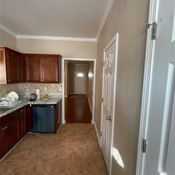 282 Village Dr — Photo 8