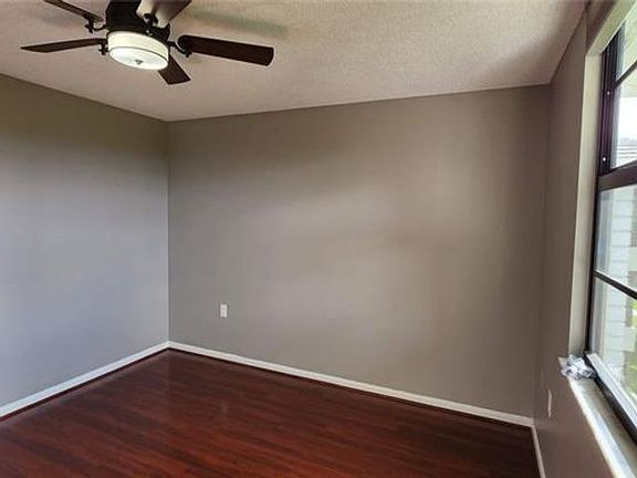 4th image of 1711 Whitehall Dr #4A