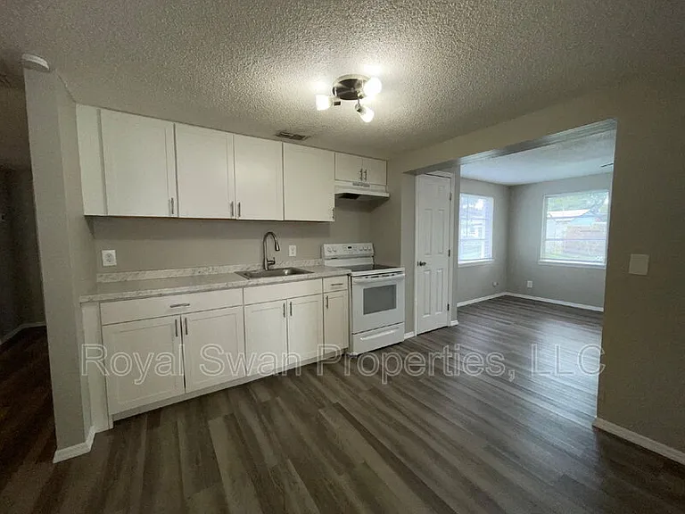 2532 McCranie Pl — Photo 5