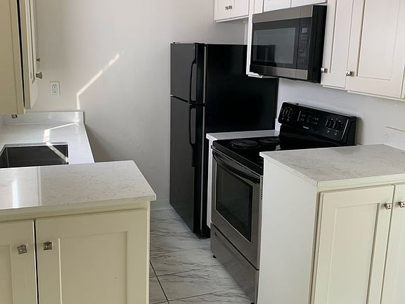 4th image of 2915 Martin Luther King Jr Way APT 6