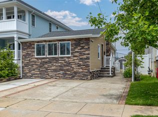 38 Kent Rd, Island Park, NY 11558