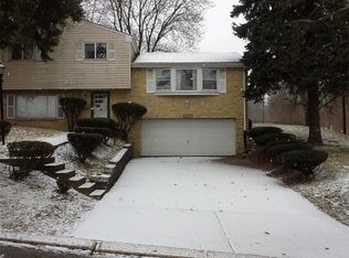 900 Vista Glen Dr, Bethel Park, PA 15102