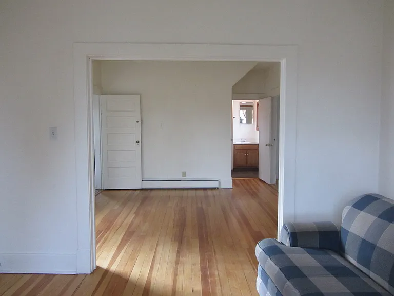 212 S 10th St — Photo 7