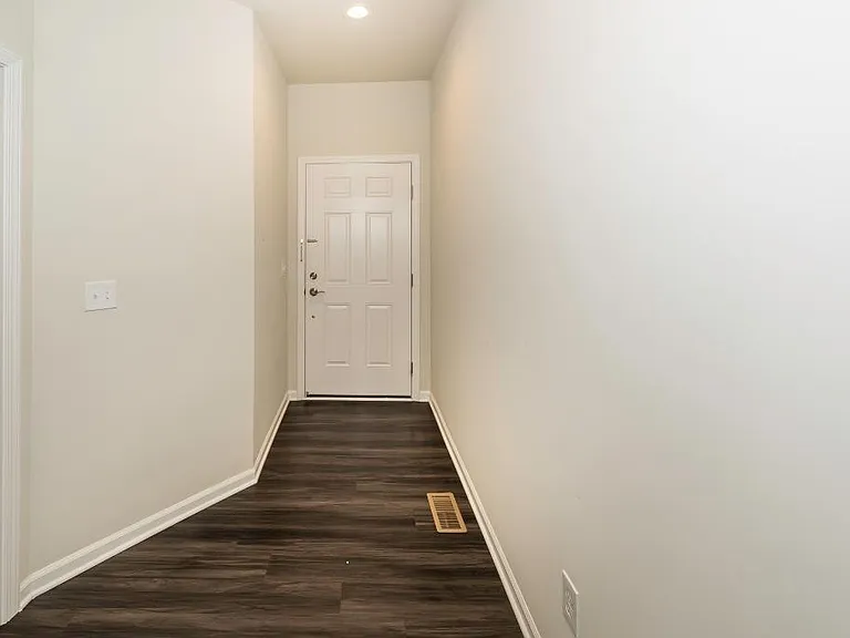 2801 Dillon Dr — Photo 2