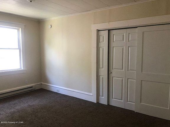 5th image of 743 N Walnut St APT 1