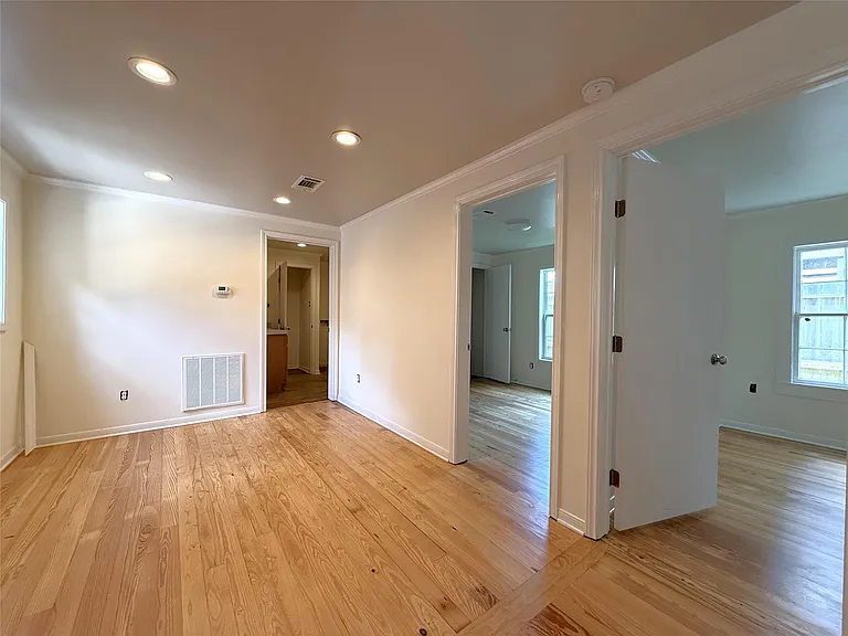 1011 Nadine St — Photo 26