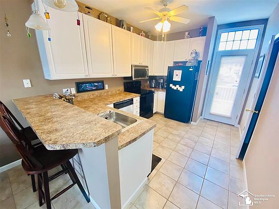 4th image of 302 Beachwalk Trl