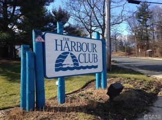 2401 Bayhead Dr, Parlin, NJ 08859