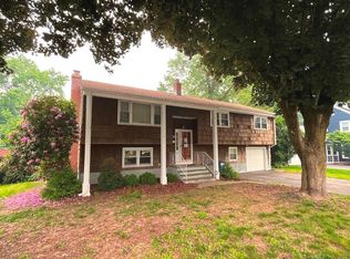 75 Lynnbrook Rd, Fairfield, CT 06825