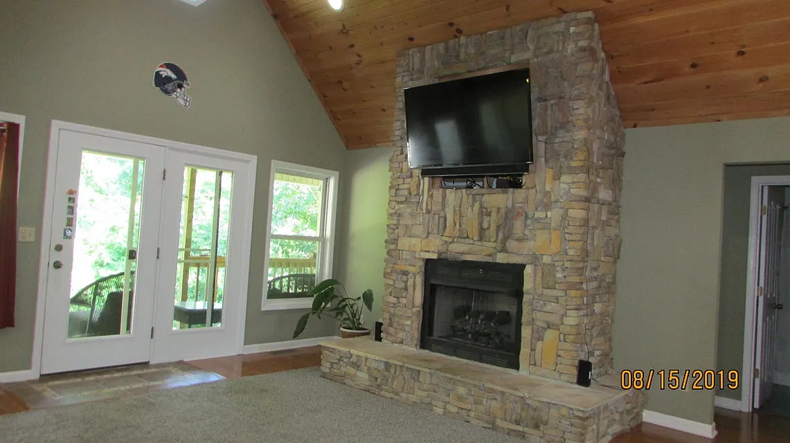 4 bed, 3984 sqft, $3,500 — Photo 4