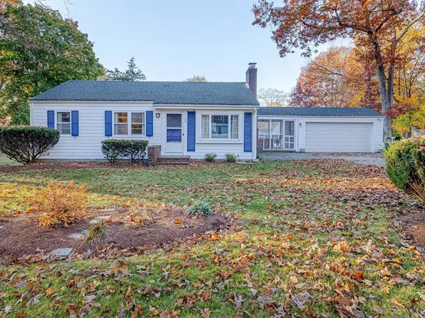 95 Starr Ln, Attleboro, MA 02703
