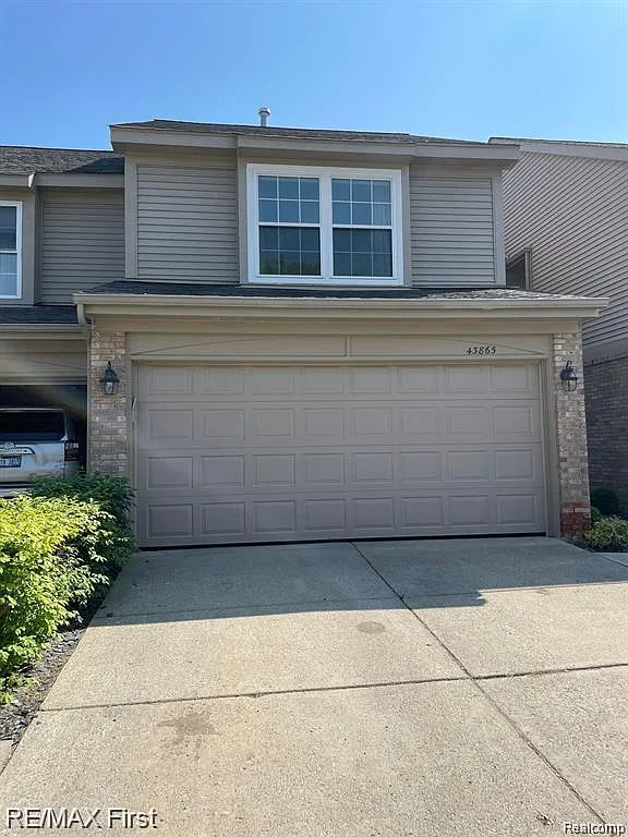 2 bed, 2.5 bath, 2067 sqft, $2,100 — Photo 1