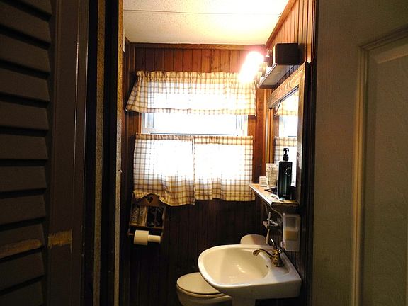 5th image of 1012 N Krings Ln