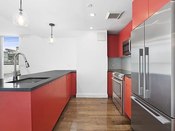 3rd image of 954 Bergen St APT 6B