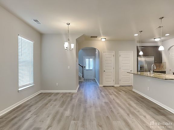 4th image of 137 Emporia Loop